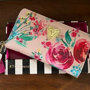 Luv Betsey Johnson Wallet Wristlet Clutch Purse Zip Around Pink Multi Floral NWT